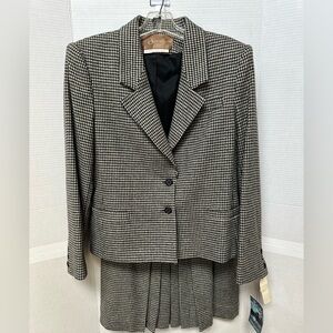 Chic Houndstooth Women's Blazer and Skirt Set